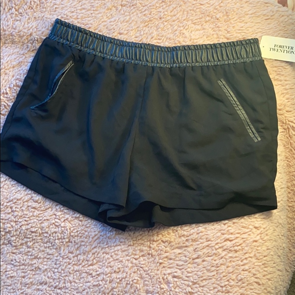 Forever 21 black Woven Shorts NWT Medium